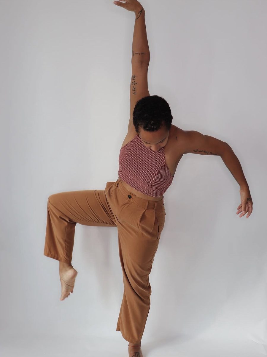 Cynthia Navarro dancer extension pose